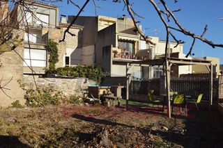 Casa en Rocafort de Queralt. Casa de piedra en venta con jardín vallado de 175 m2, en centro Casa en Rocafort de Queralt. Casa de piedra en venta con jardín vallado de 175 m2, en centro