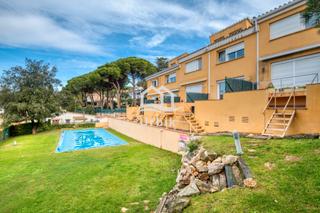 Casa adossada Passeig safir. Con jardín privado Casa adossada Passeig safir. Con jardín privado