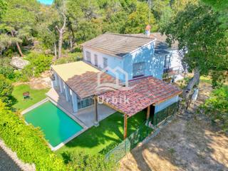 Maison Carrer del moli d'en roca. Con piscina privada y gran jardín Maison Carrer del moli d'en roca. Con piscina privada y gran jardín