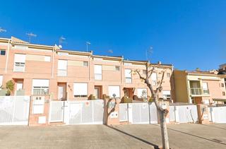 Maison jumelée à Onda. Se vende vivienda adosada en av anselmo conye de onda Maison jumelée à Onda. Se vende vivienda adosada en av anselmo conye de onda