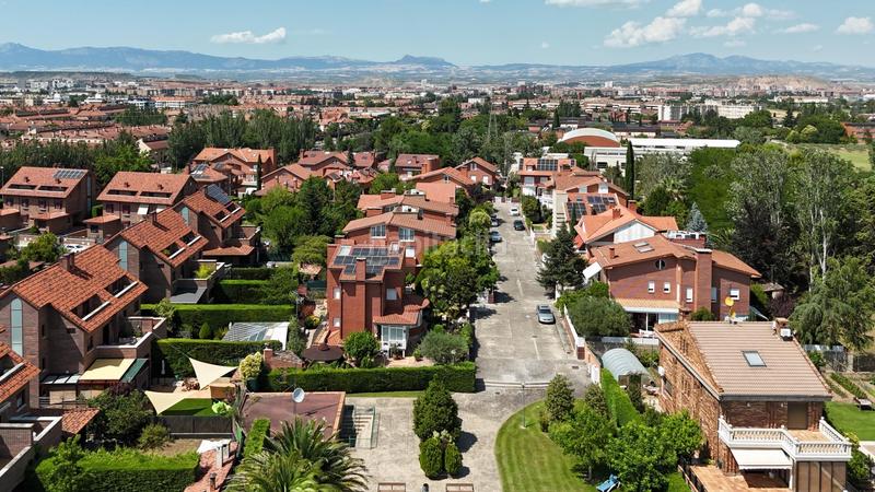 Foto 137ae862-b934-4abe-b55c-6cb79af06eb4. Chalet en avenida de la rioja 4 espectacular chalet en urbanización las aranzadas en Lardero Foto 137ae862-b934-4abe-b55c-6cb79af06eb4. Chalet en avenida de la rioja 4 espectacular chalet en urbanización las aranzadas en Lardero