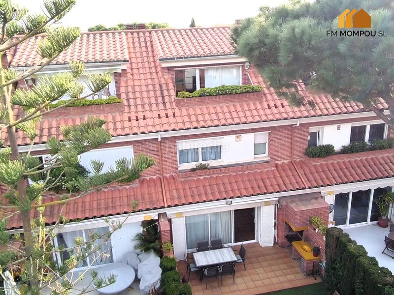 Foto 1becc08a-8367-4744-9bc0-4a32579221e5. Casa adossada amb xemeneia calefacció aparcament piscina a Gavà Foto 1becc08a-8367-4744-9bc0-4a32579221e5. Casa adossada amb xemeneia calefacció aparcament piscina a Gavà