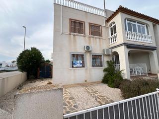 Casa a Daya Vieja. Bungalow esquina en planta baja con amplia terraza y acceso a se Casa a Daya Vieja. Bungalow esquina en planta baja con amplia terraza y acceso a se