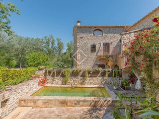 Casa en Esponellà. Encantadora casa de pueblo en venta en un idílico entorno alrede Casa en Esponellà. Encantadora casa de pueblo en venta en un idílico entorno alrede