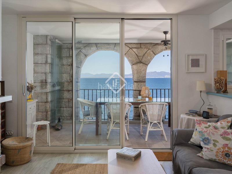 Foto f84e3960-0b36-4937-939c-9578ac709324. Piso precioso piso en primera línea de mar con aparcamiento en venta en lescala, costa brava en Escala (L´) Foto f84e3960-0b36-4937-939c-9578ac709324. Piso precioso piso en primera línea de mar con aparcamiento en venta en lescala, costa brava en Escala (L´)