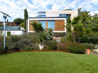 Xalet a Calella. Casa de estilo mediterráneo y con un diseño moderno en venta en Xalet a Calella. Casa de estilo mediterráneo y con un diseño moderno en venta en