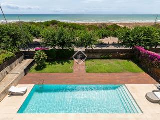 Lloguer Xalet a Gava Mar. Villa de 6 dormitorios en primera línea de mar en alquiler Lloguer Xalet a Gava Mar. Villa de 6 dormitorios en primera línea de mar en alquiler