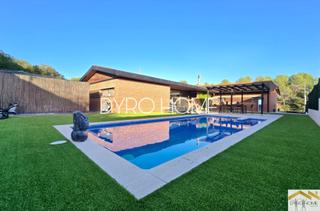 Casa De la vall. Exclusivo chalet a 4 vientos con piscina privada y garaje Casa De la vall. Exclusivo chalet a 4 vientos con piscina privada y garaje