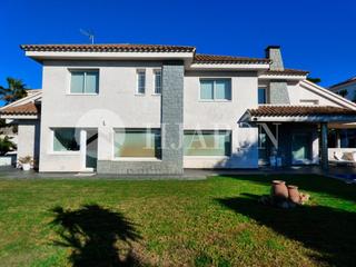 Casa a Alella. Propiedad con piscina cerca de la playa Casa a Alella. Propiedad con piscina cerca de la playa