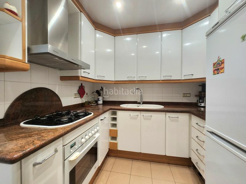 Foto fac078d1-34ec-45c8-ad90-3c788abb6b01. Casa a schiera con camino riscaldamento in La Cogullada Terrassa Foto fac078d1-34ec-45c8-ad90-3c788abb6b01. Casa a schiera con camino riscaldamento in La Cogullada Terrassa