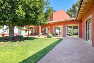 Edifici a Los Pinares-La Masia. Masía exclusiva en béteravalencia. Edifici a Los Pinares-La Masia. Masía exclusiva en béteravalencia.