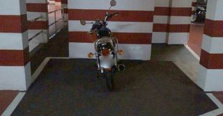 Alquiler Parking coche en Pin i soler,36. Parking para moto en pin i soler 36 Alquiler Parking coche en Pin i soler,36. Parking para moto en pin i soler 36