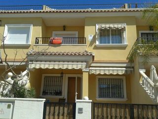Casa adosada en Calle sacanit, s/n. Adosado en venta totalmente amueblado Casa adosada en Calle sacanit, s/n. Adosado en venta totalmente amueblado