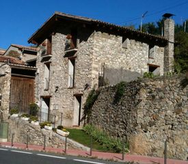Edifici en Carrer segre (del), 16. Vivienda-restaurante / una o dos viviendas Edifici en Carrer segre (del), 16. Vivienda-restaurante / una o dos viviendas