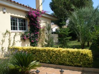 Torre en Carrer hivern, 8. Torre con piscina rodeada por jardin Torre en Carrer hivern, 8. Torre con piscina rodeada por jardin