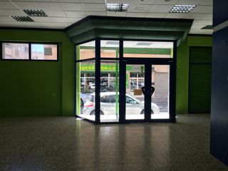 Lloguer Local Comercial en Calle capellan margall, sn. Local en esquina chaflán, diáfano y versátil. Lloguer Local Comercial en Calle capellan margall, sn. Local en esquina chaflán, diáfano y versátil.
