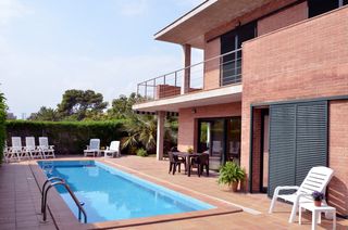 Casa pareada en Carrer alacant, 13. Ideal for family living and holidays Casa pareada en Carrer alacant, 13. Ideal for family living and holidays