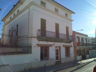 Other properties in Carrer doctor puig, 7. Parcel.la amb una casa a quatre vents Other properties in Carrer doctor puig, 7. Parcel.la amb una casa a quatre vents