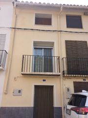 Casa adosada en Calle larga, 37. Casa pareada para entrar a vivir Casa adosada en Calle larga, 37. Casa pareada para entrar a vivir