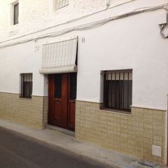Casa adosada en Sta.teresa, 14. Amplia y soleada vivienda con esplendido patio. Casa adosada en Sta.teresa, 14. Amplia y soleada vivienda con esplendido patio.
