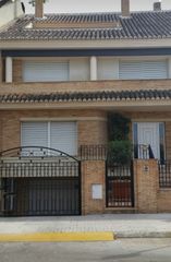 Casa aparellada en Calle doctor fleming, 34. Excelente casa Casa aparellada en Calle doctor fleming, 34. Excelente casa