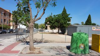 Terrain urbain à Calle vall d´albaida (la), s/n. Excelente solar esquina al parque calle escls pias Terrain urbain à Calle vall d´albaida (la), s/n. Excelente solar esquina al parque calle escls pias