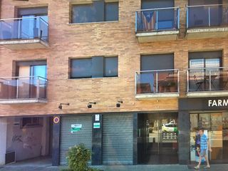 Parking coche en Avinguda girona, 91. Aparcament cèntric i de fàcil accés. Parking coche en Avinguda girona, 91. Aparcament cèntric i de fàcil accés.