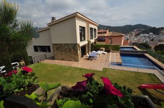 Casa pareada en Carrer vil.la romana, 13. Única en tossa. espléndidas vistas y comodidades. Casa pareada en Carrer vil.la romana, 13. Única en tossa. espléndidas vistas y comodidades.