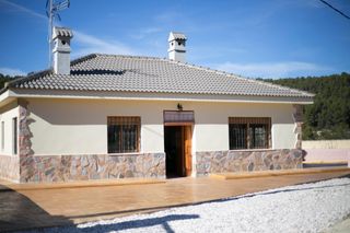Chalet en Teix, 21. Se vende chalet rústico a 4km de torremanzanas Chalet en Teix, 21. Se vende chalet rústico a 4km de torremanzanas