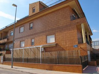 Casa pareada en Calla armando ros dueno, 8. Bungalow grande en catral Casa pareada en Calla armando ros dueno, 8. Bungalow grande en catral