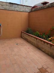 Aparcament cotxe en Carrer stuart, 93. Garaje con patio Aparcament cotxe en Carrer stuart, 93. Garaje con patio