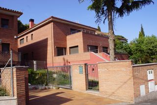 Casa en Avinguda puig i cadafalch, 48. Chalet de obra nueva Casa en Avinguda puig i cadafalch, 48. Chalet de obra nueva