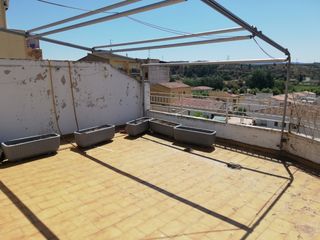 Piso en Carrer sant albert, 18. Magnífic atico dúplex amb terrassa Piso en Carrer sant albert, 18. Magnífic atico dúplex amb terrassa