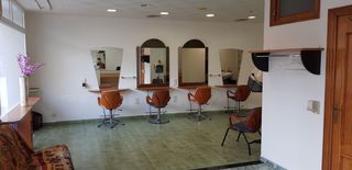 Lloguer Local Comercial en Del mig, 4142. Peluqueria para empezar a trabajar Lloguer Local Comercial en Del mig, 4142. Peluqueria para empezar a trabajar