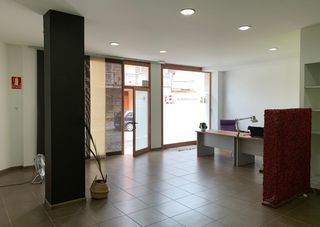Oficina en Carrer girona, 7. Lloguer oficina /despatx. zona tranquila. Oficina en Carrer girona, 7. Lloguer oficina /despatx. zona tranquila.