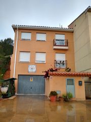 Casa adosada en Calle moli de foc, 44. Vivienda adosada independiente en la pobla tornesa Casa adosada en Calle moli de foc, 44. Vivienda adosada independiente en la pobla tornesa
