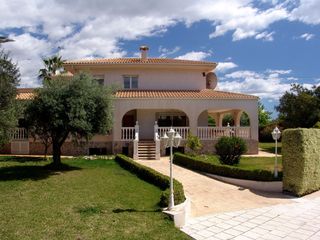 Chalet en Calle murillo, 14. Villa con jardín enorme en playa muchavista Chalet en Calle murillo, 14. Villa con jardín enorme en playa muchavista