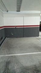 Parking moto à Avinguda manuel girona, 23. Plaza de garaje para moto o coche pequeño Parking moto à Avinguda manuel girona, 23. Plaza de garaje para moto o coche pequeño