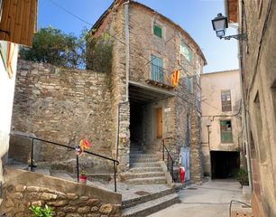 Casa en Carrer mig, 8. Casa en la montaña Casa en Carrer mig, 8. Casa en la montaña