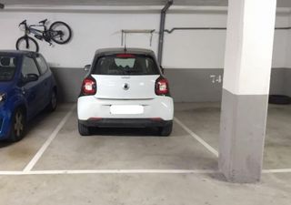 Autoparkplatz in Carrer oliveres (les), 7. Aparcament per cotxe petit. Autoparkplatz in Carrer oliveres (les), 7. Aparcament per cotxe petit.