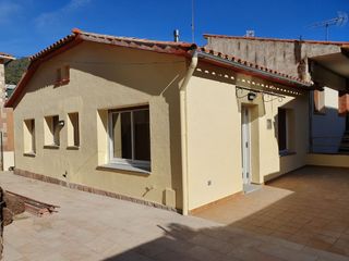 Lloguer Casa en Carrer verge de montserrat, 20. Casa reformada amb cuina-menjador i 2 min del tren Lloguer Casa en Carrer verge de montserrat, 20. Casa reformada amb cuina-menjador i 2 min del tren