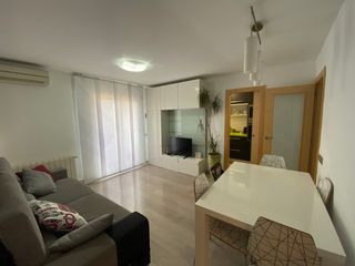 Piso en Carrer lluis vives, 54. Piso totalmente reformado de 3 hab. con ascensor Piso en Carrer lluis vives, 54. Piso totalmente reformado de 3 hab. con ascensor