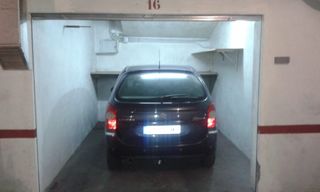 Parking coche en Calle carlos arniches, 6. Garaje cerrado con trastero, precio a convenir Parking coche en Calle carlos arniches, 6. Garaje cerrado con trastero, precio a convenir