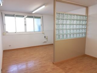 Büro in Carrer ramon llull, 14. Perfecta oficina recién pintada Büro in Carrer ramon llull, 14. Perfecta oficina recién pintada