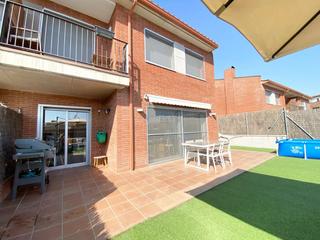 Maison jumelée à Carrer sector can borrell 32b. Casa tranquila y familiar en roca del vallès (la) Maison jumelée à Carrer sector can borrell 32b. Casa tranquila y familiar en roca del vallès (la)