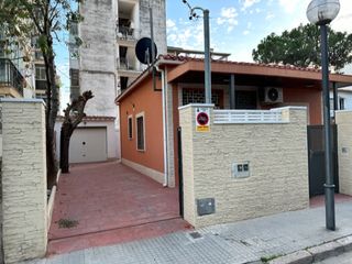 Rent Chalet in Carrer valencia (de), 77. Acogedora casa junto al mar para una familia Rent Chalet in Carrer valencia (de), 77. Acogedora casa junto al mar para una familia