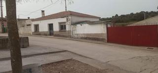 Terrain résidentiel à Calle caño 2. Parcela con casa y cuatro naves Terrain résidentiel à Calle caño 2. Parcela con casa y cuatro naves