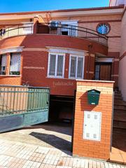 Casa adossada a Calle virgen del rocío 33. Situada en zona tranquila con acceso a servicios Casa adossada a Calle virgen del rocío 33. Situada en zona tranquila con acceso a servicios