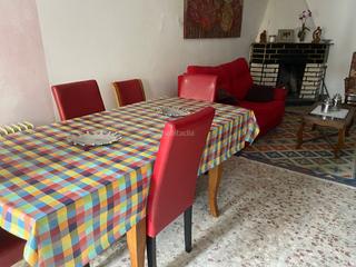 Casa aparellada a Carretera santa baia 33. Casa en pueblo idílico. Casa aparellada a Carretera santa baia 33. Casa en pueblo idílico.