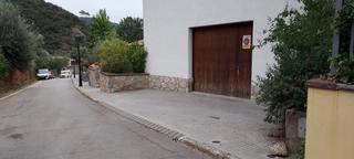 Lloguer Aparcament cotxe a Carrer major 3. Porta d´accés 2,70m ample x 3,00m alçada. Lloguer Aparcament cotxe a Carrer major 3. Porta d´accés 2,70m ample x 3,00m alçada.